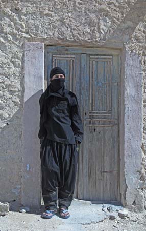 JKW_3523 tunisian man in doorway