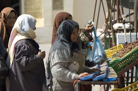 JKW_3597 shopping women